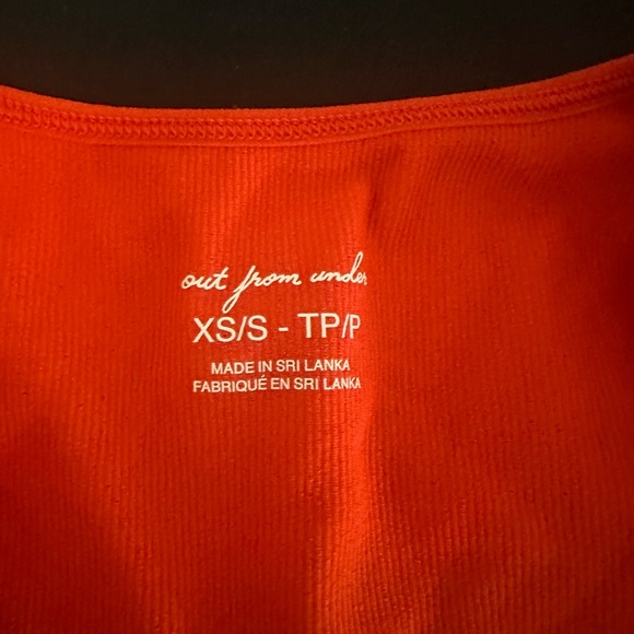Red urban outfitters out from under top - Picture 2 of 2
